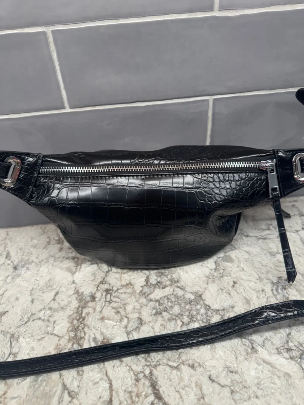 The Drop Preston Belt Bag - Picture 4 of 6